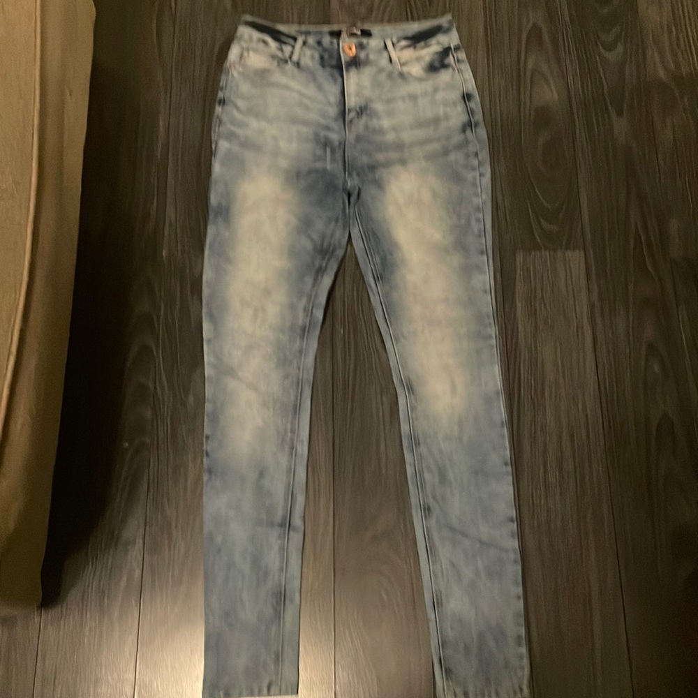 Rewash high waisted jeans. No wear or tear. No stains